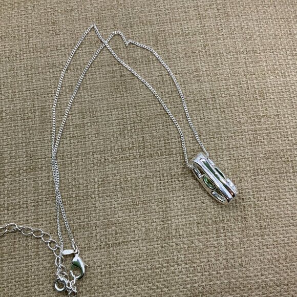 AVON NRT Envy Me Green Crystal Pendant Silver Tone Necklace - Picture 5 of 9